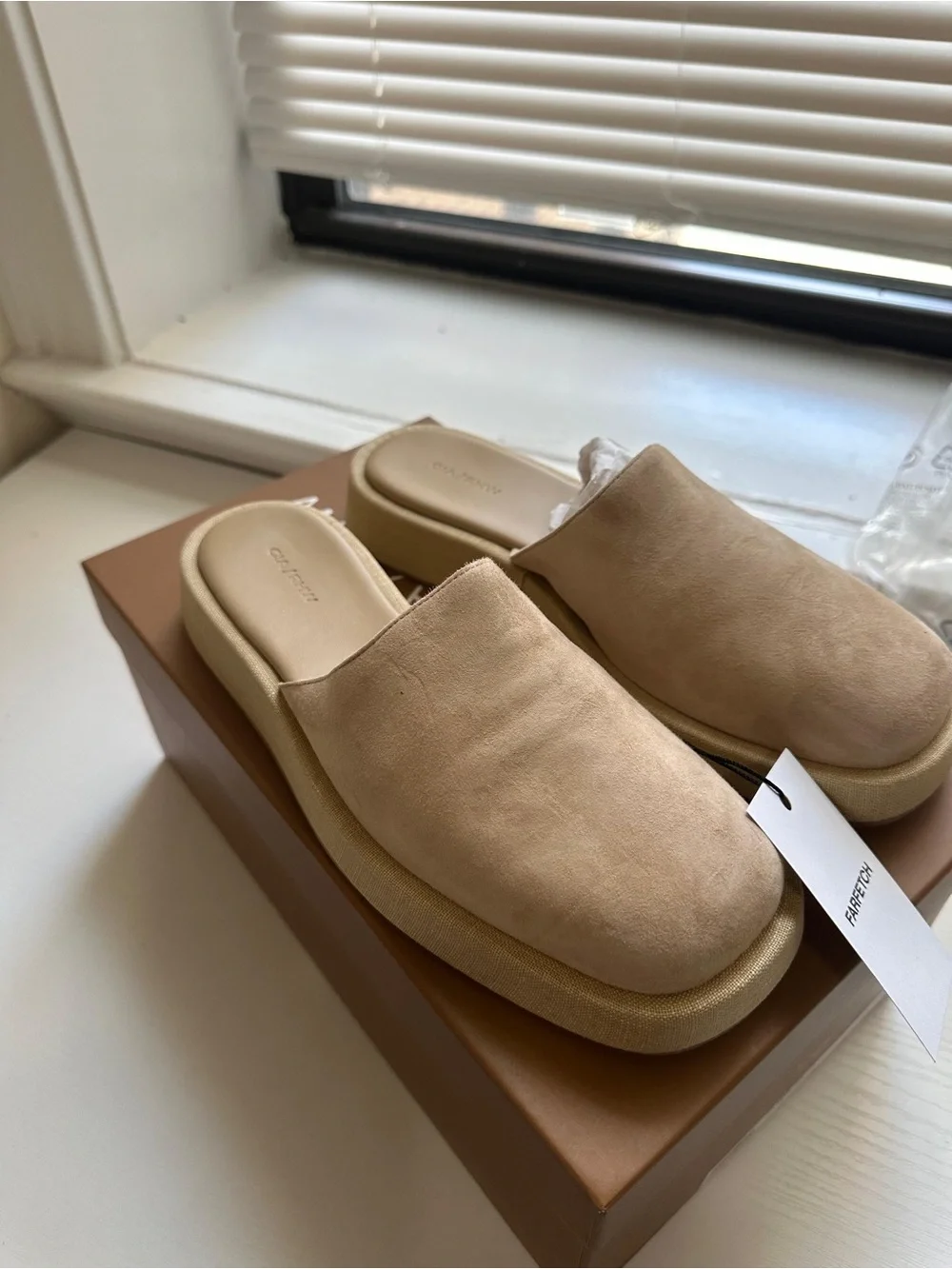 Gia/RHW beige suede